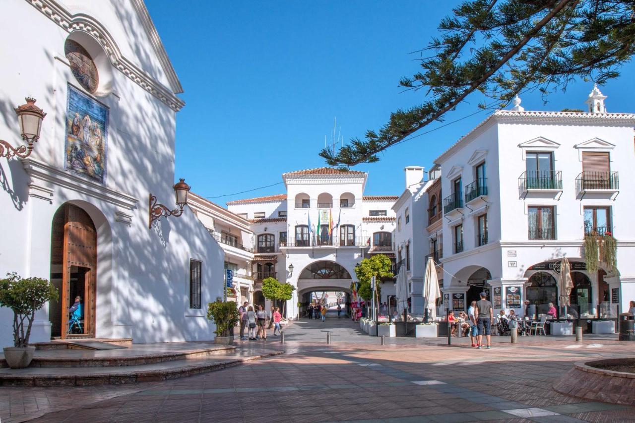Apartamentos Vacacional En Plaza De Espana Nerja Ngoại thất bức ảnh